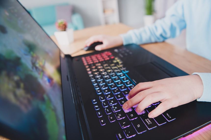 Ministerstwo Rozwoju i Technologii ostrzega przed oszustami