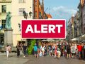 Tłum na ulicy Szerokiej w Toruniu