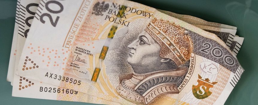 plik banknotów 200 zł