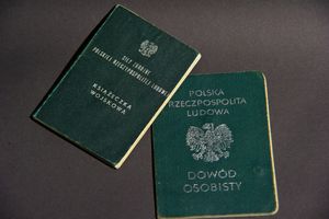 książecka wojskowa i dowód osobisty z PRL