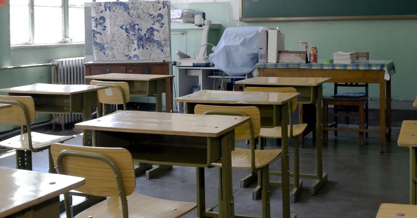 Pusta klasa w szkole