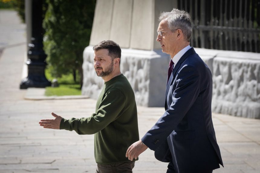 Jens Stoltenberg i Wołodymyr Zełenski