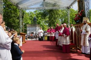 Pielgrzymka mężczyzn i młodzieńców w Piekarach Śląskich