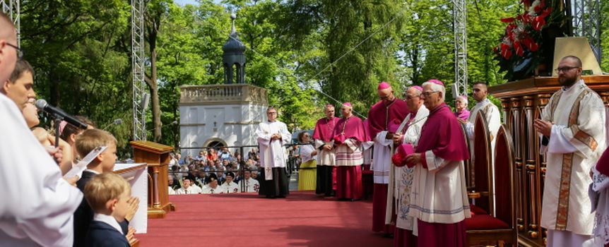 Pielgrzymka mężczyzn i młodzieńców w Piekarach Śląskich