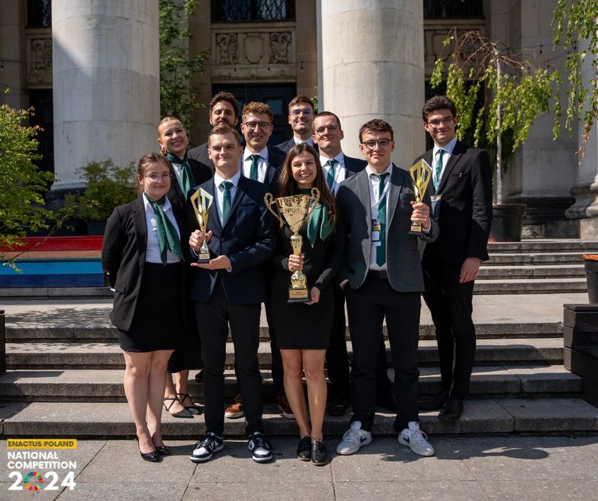 Studenci ze Szkolnego Koła Naukowego Enactus UEP
