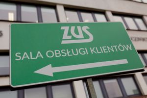 tablica kierująca do sali obsługi klientów ZUS
