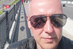 Tomasz szmydt świętuje ucieczkę z kraju