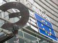  pomnik Europa trzymajaca znak ypsilon Euro