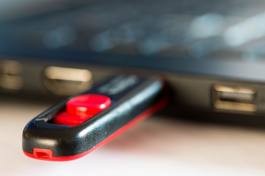 Firma zapłaci 240 tysięcy kary przez zgubiony pendrive