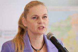 barbara nowacka