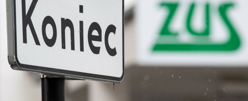 Nak "koniec" i szyld ZUS
