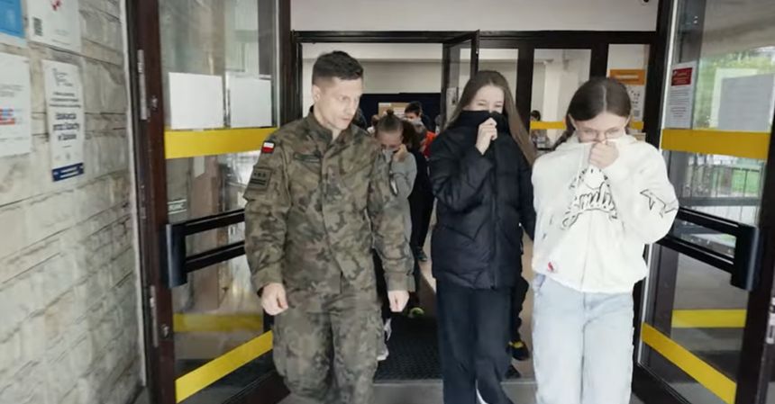 Spot "Edukacja z wojskiem"