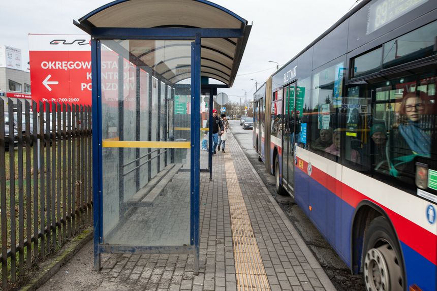 Autobus na przystanku w Bydgoszczy