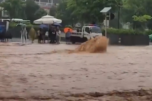 burza tropikalna