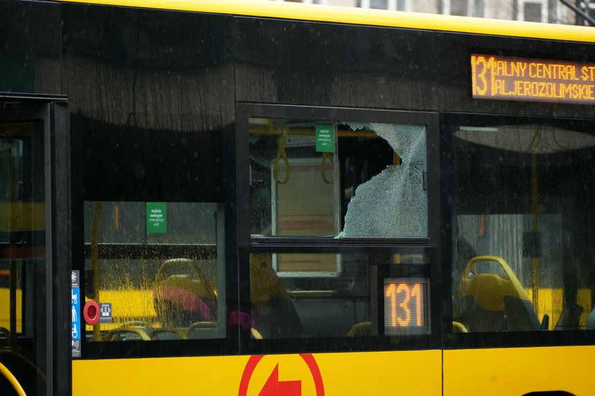 Ostrzelano autobusy w centrum Warszawy