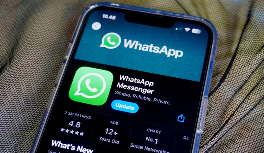 telefon i aplikacja WhatsApp