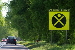 Czarny punkt na drodze