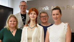 Zuzanna Orzechowska (w środku)
