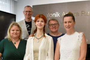 Zuzanna Orzechowska (w środku)