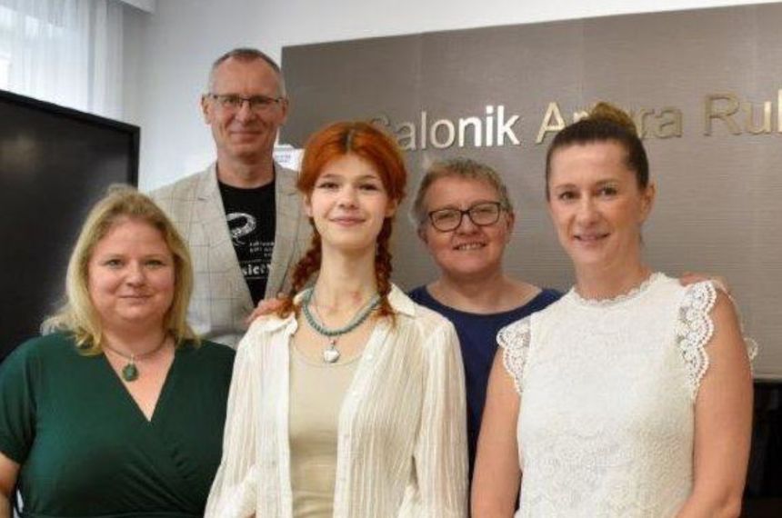 Zuzanna Orzechowska (w środku)