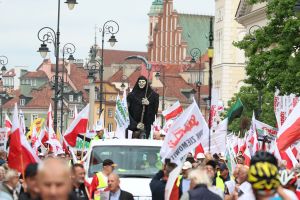protestujący związkowcy