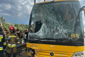 Wypadek autobusu na Moście Siekierkowskim