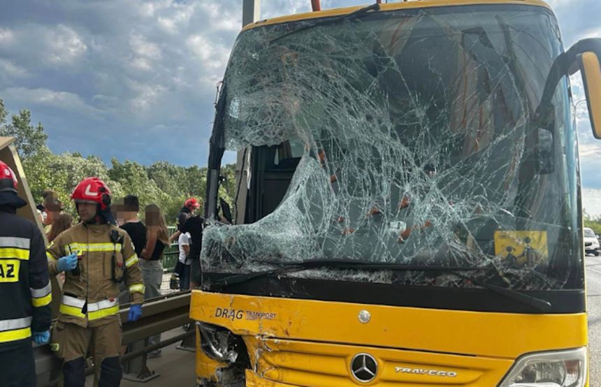Wypadek autobusu na Moście Siekierkowskim