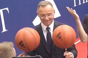 Duda piłki i długopisy