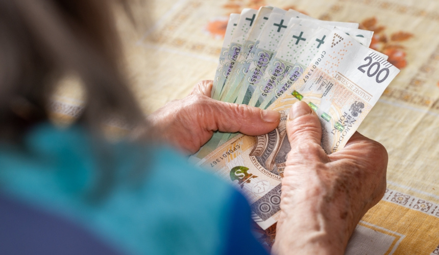 seniorka pieniądze