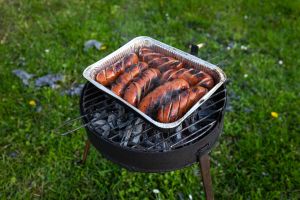 Grill z kiełbaskami