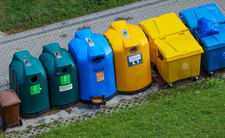 Segregowanie odpadów, kolory pojemników na śmieci