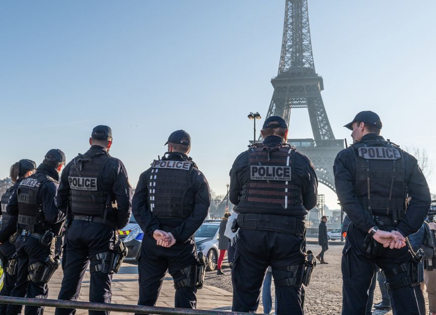 Policjanci w Paryżu