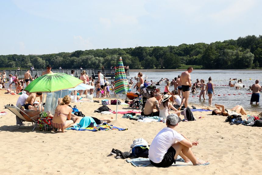 Ludzie na plaży