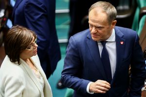 Izabela Leszczyna, Donald Tusk