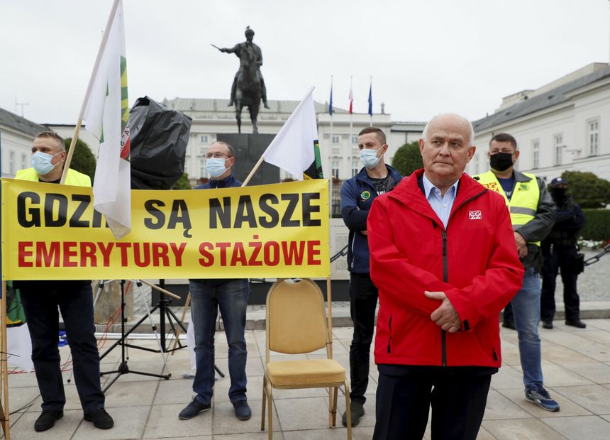 Happening OPZZ przed Palacem Prezydenckim dot. emerytur stażowych 