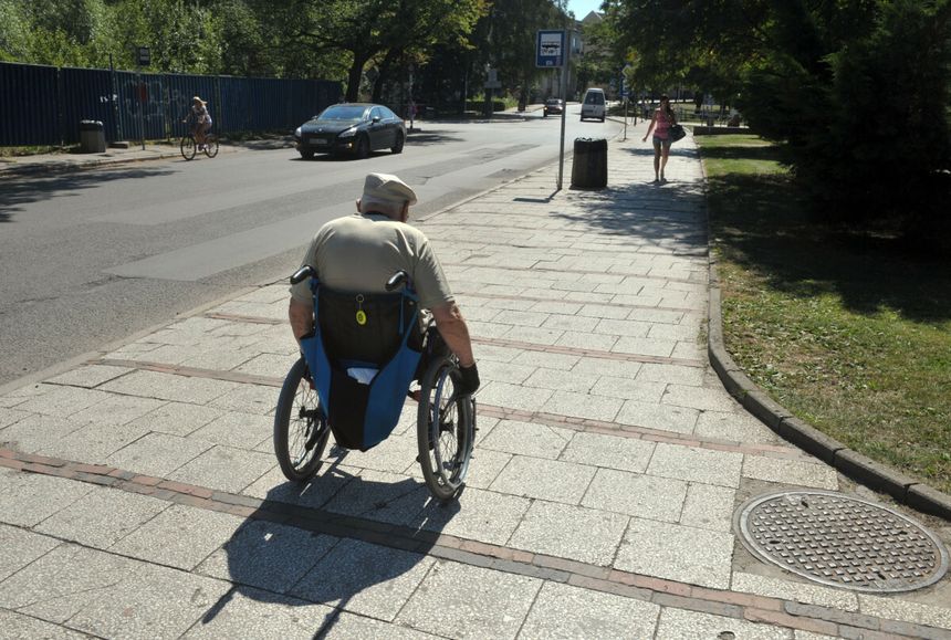Mężczyzna z niepełnosprawnością