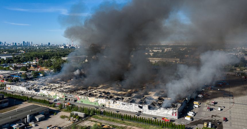 spalona hala Marywilska 44 w Warszawie
