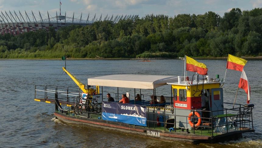 przeprawa promem przez Wisłę w Warszawie