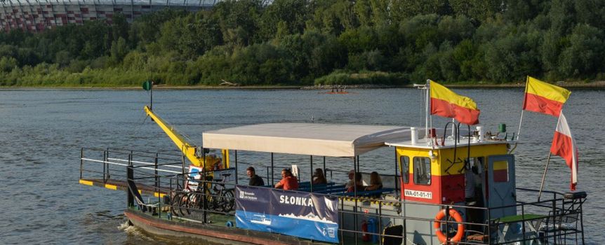 przeprawa promem przez Wisłę w Warszawie