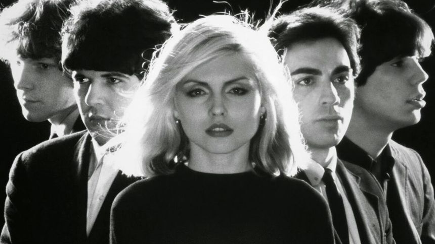 Historia hitu lat 90. – 
