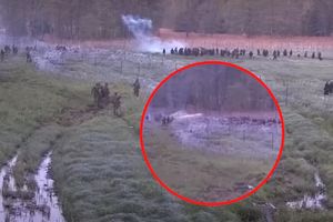 Szturm migrantów na granicy z Białorusią