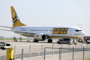 samolot linii Buzz w Modlinie, zdj. ilustracyjne