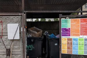 Zwłoki noworodka wyrzucone do śmieci