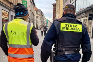 Wspólny patrol strażnika miejskiego i pracownika ZDM