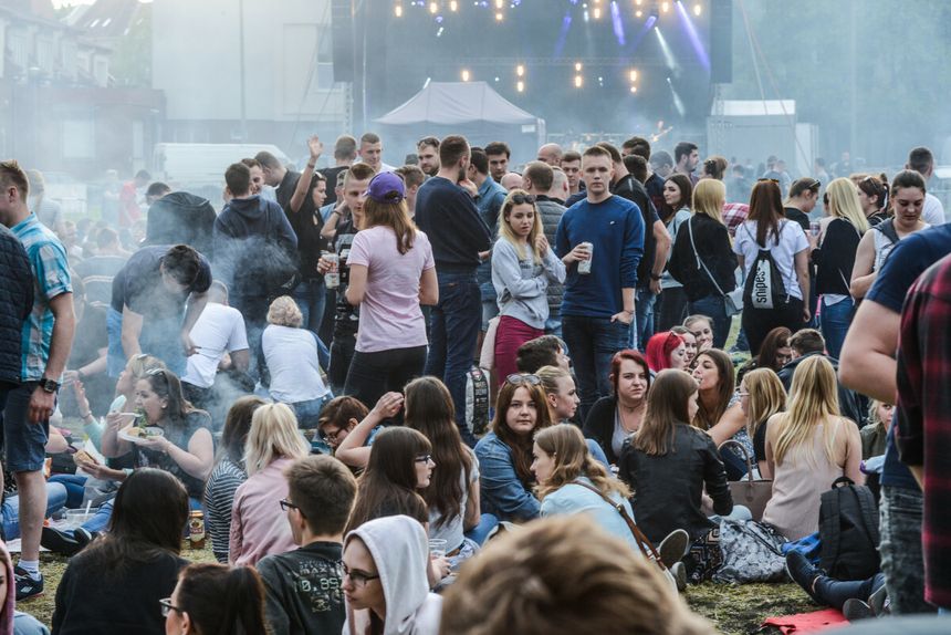 Tłum studentów podczas juwenaliów w Bydgoszczy