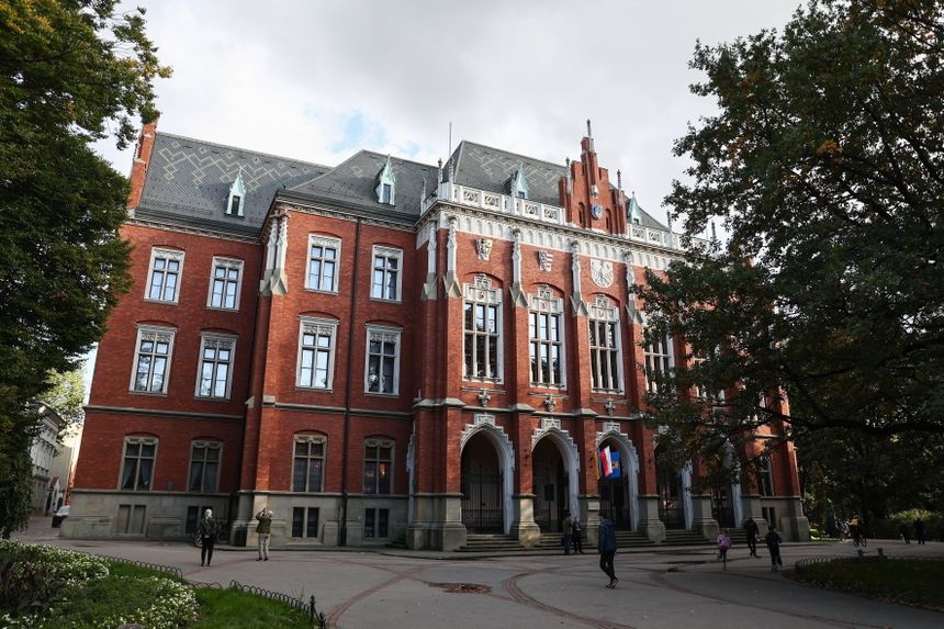 UJ