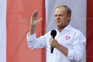 Donald Tusk podczas wiecu 4 czerwca
