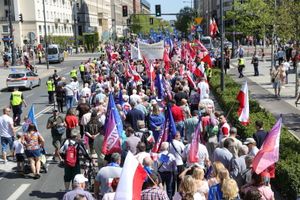 Marsz z okazji Święta Pracy w Warszawie