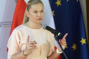 Barbara Nowacka podczas konferencji prasowej
