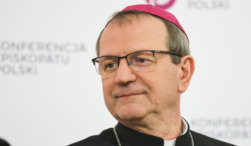 Kim jest abp Tadeusz Wojda?